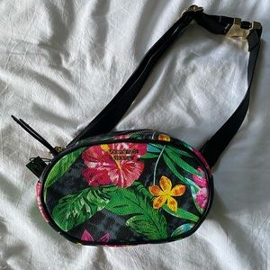 ❌SOLD❌ NWT Victoria’s Secret Belt Bag